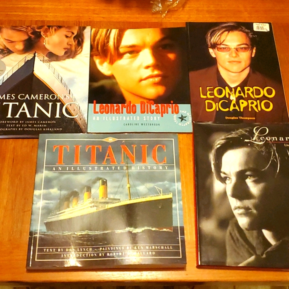 Leonardo Dicaprio/Titanic Book Lot